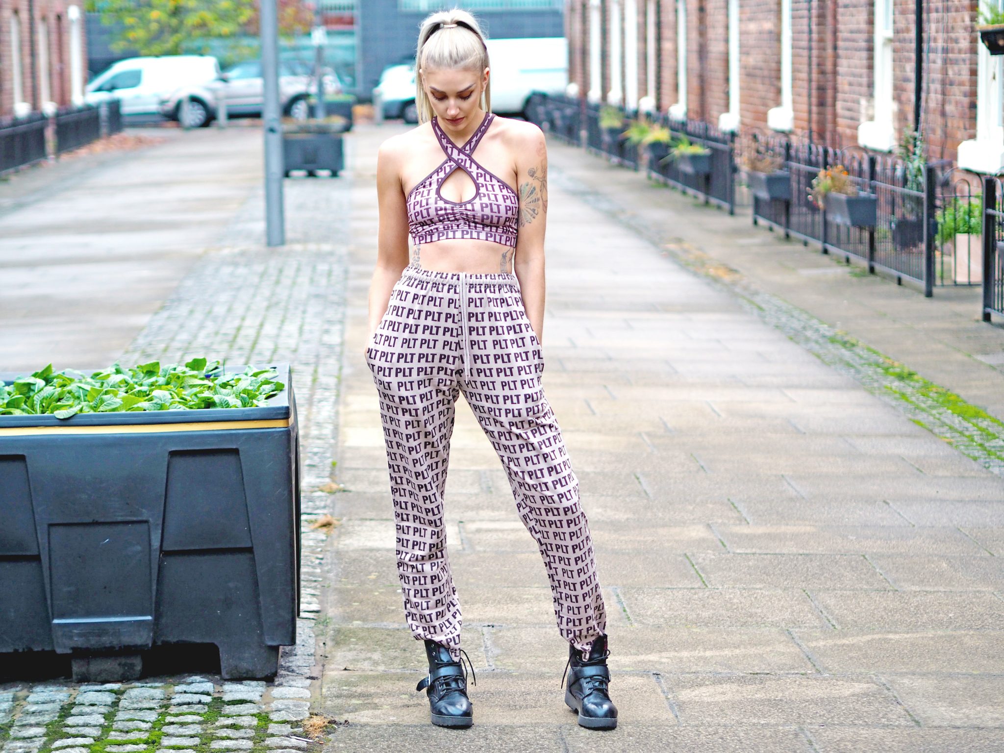 Laura Kate Lucas - Manchester Fashion, Fitness and Travel Blogger | Pretty Little Thing Activewear Logo Joggers and Cropped Hoodie Co-ord