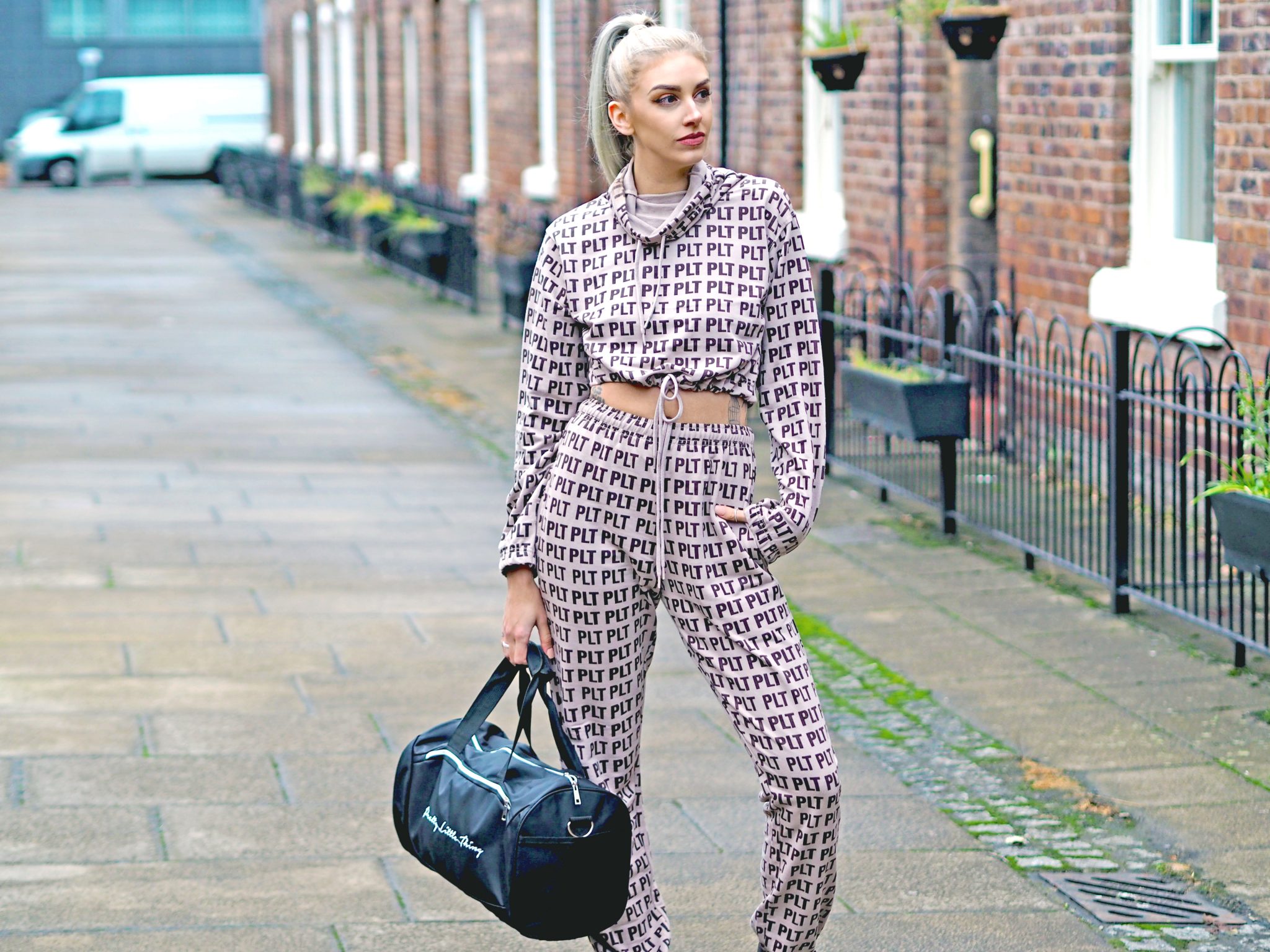 Laura Kate Lucas - Manchester Fashion, Fitness and Travel Blogger | Pretty Little Thing Activewear Logo Joggers and Cropped Hoodie Co-ord
