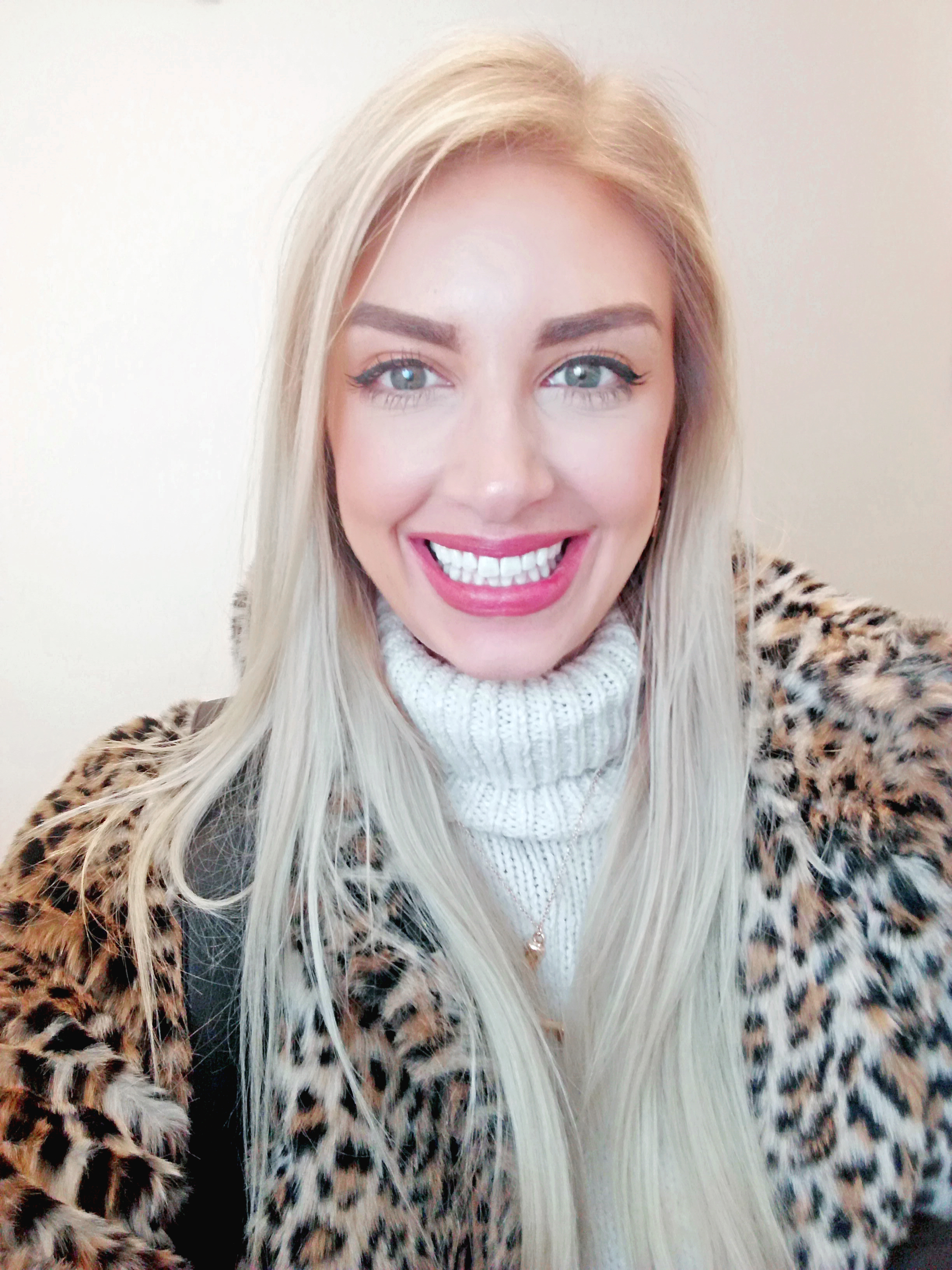 Laura Kate Lucas - Manchester Fashion, Travel and Lifestyle Blogger | White House Teeth Whitening Review