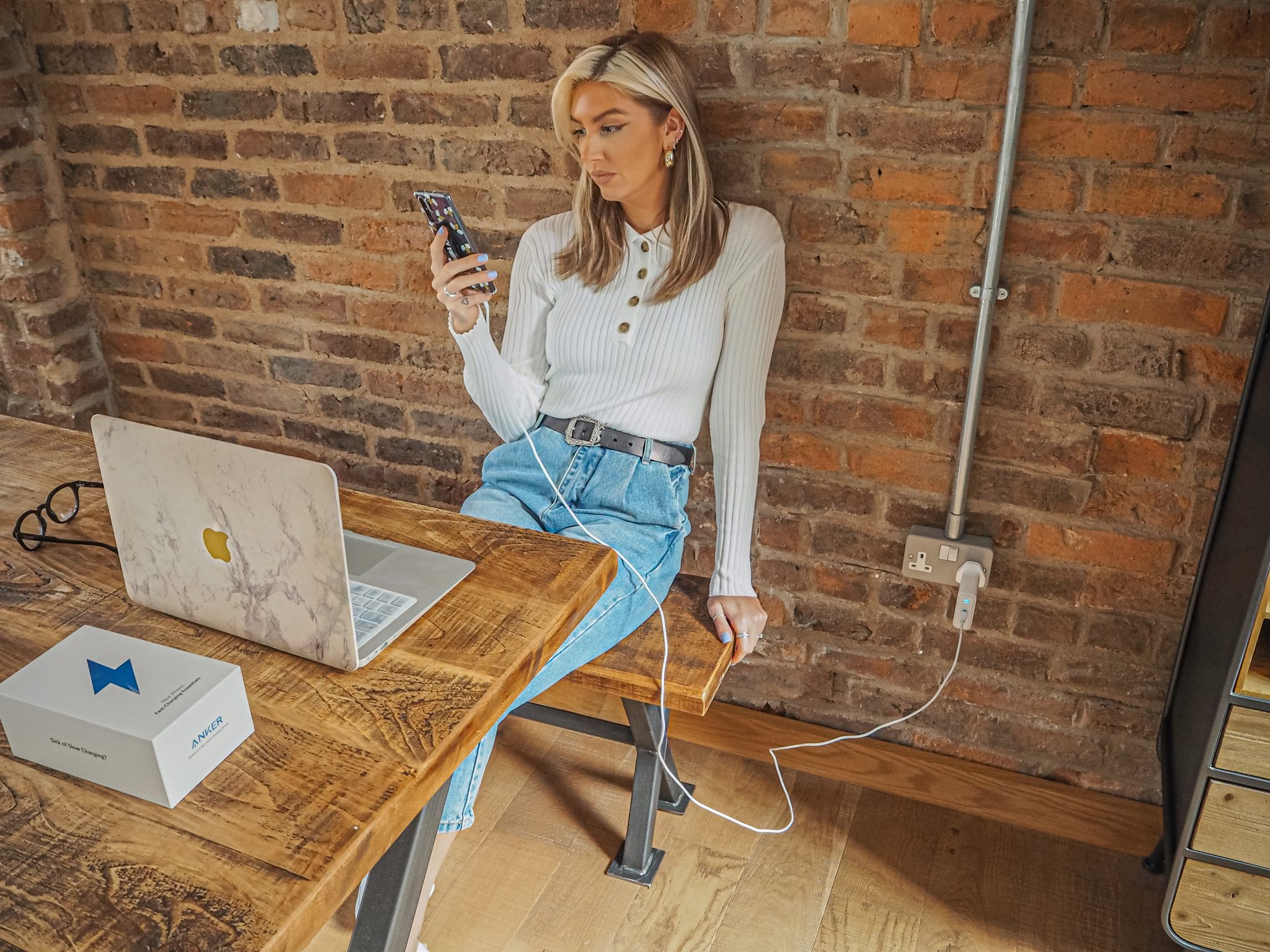 Laura Kate Lucas - Manchester Fashion, Lifestyle and Technology Blogger | Fast Charging with Anker Nano