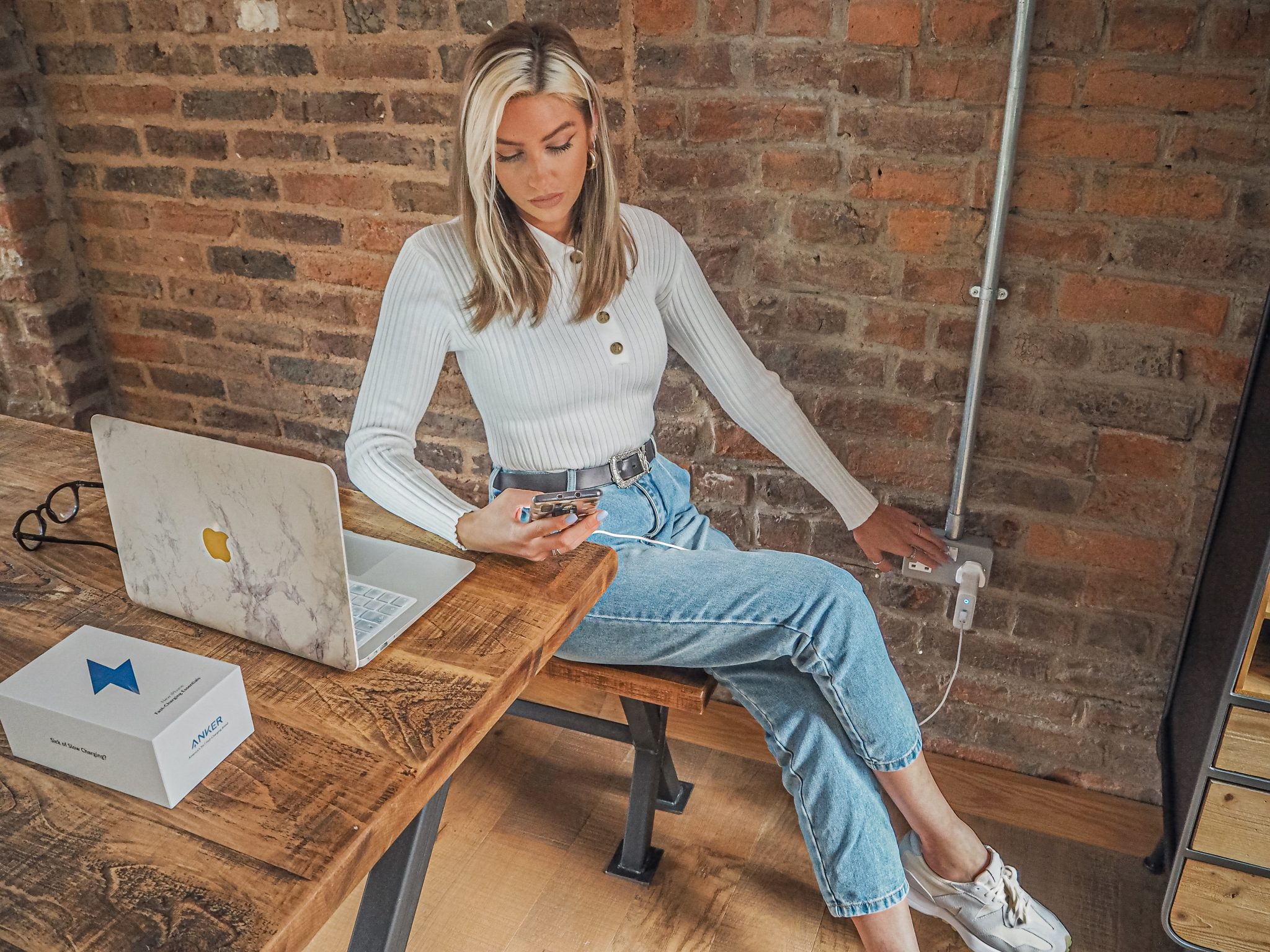 Laura Kate Lucas - Manchester Fashion, Lifestyle and Technology Blogger | Fast Charging with Anker Nano